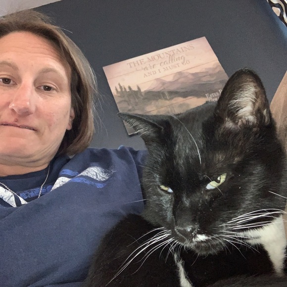 Meet your Posher, Amanda - Picture 2 of 2